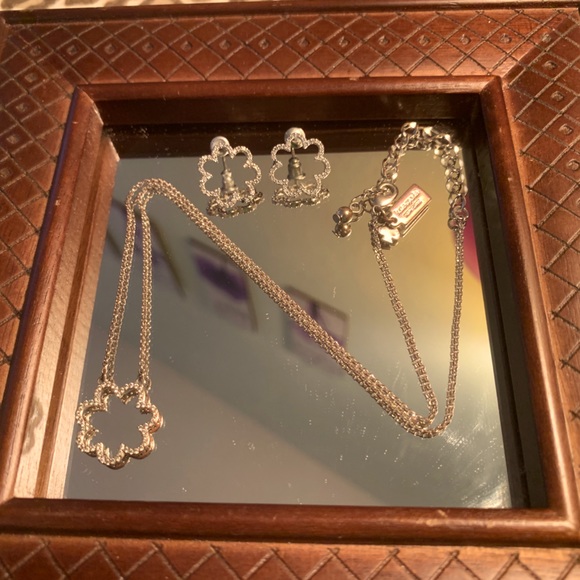 Kate Spade ♠️ necklace and matching earrings